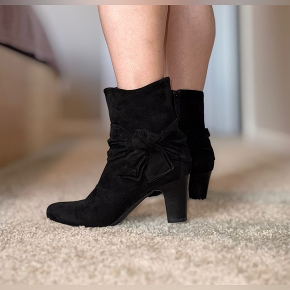 Van Eli Black Suede Heeled Boots - Picture 5 of 15